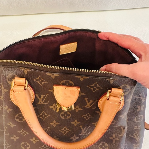 Louis Vuitton - Picture 6 of 6